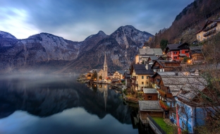 jezero Hallstatt v Rakousku